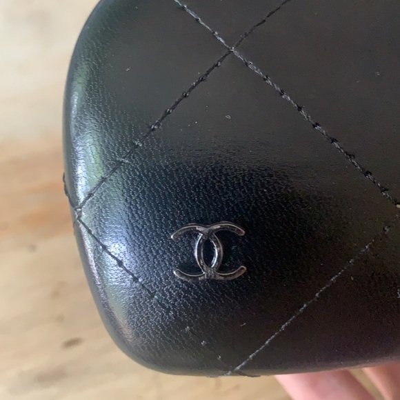 CHANEL Quilted Leather Sunglasses Case w/cleaning cloth - - Picture 5 of 9